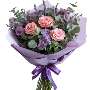 RAMO DE ROSAS ROSADASY TOQUES PRIMEVERALES EN LILA